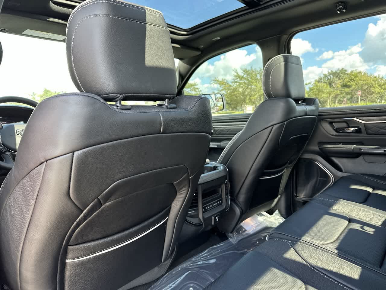 RAM 1500 de 2027, RAM 1500 LIMITED, cabina doble, 4x4, caja de 5'7'
