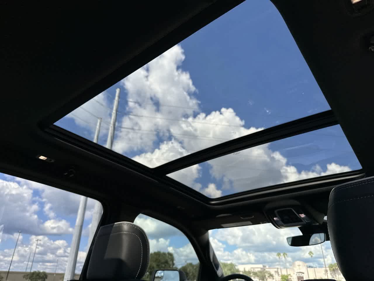 RAM 1500 de 2027, RAM 1500 LIMITED, cabina doble, 4x4, caja de 5'7'