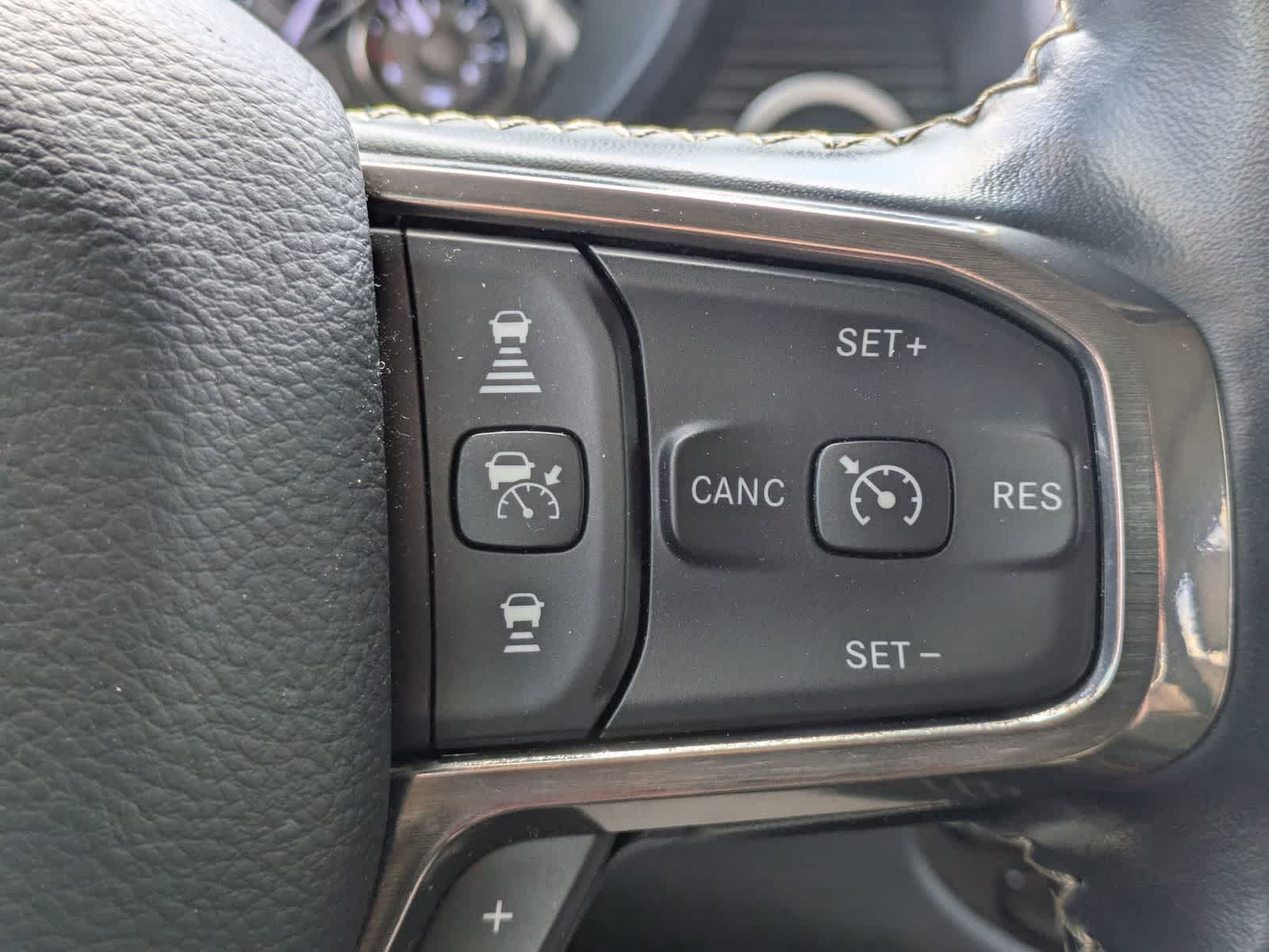 RAM 1500 Limited Crew Cab 4x4 5'7' Caja 2020