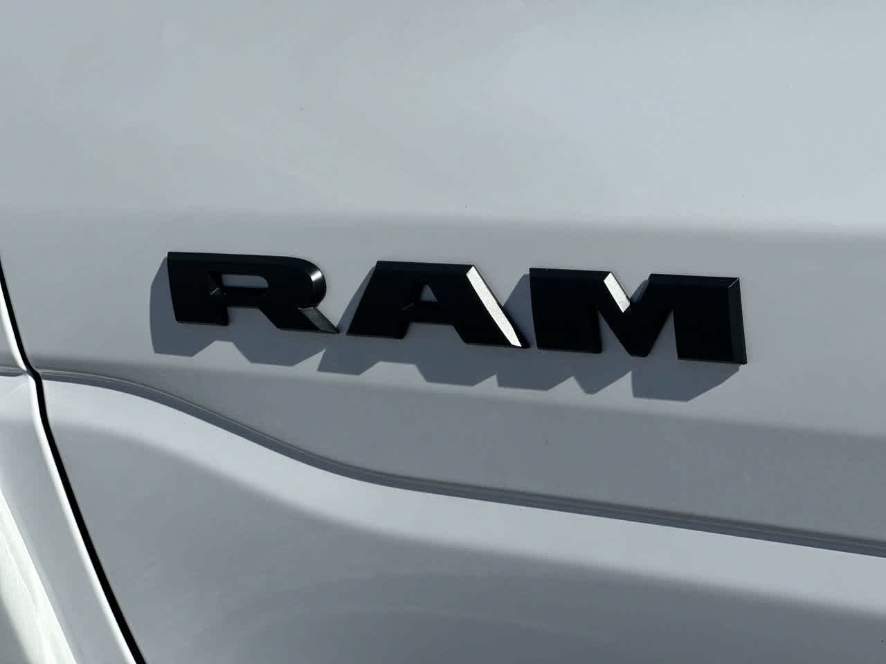 RAM 1500 de 2027, RAM 1500 LIMITED, cabina doble, 4x4, caja de 5'7'