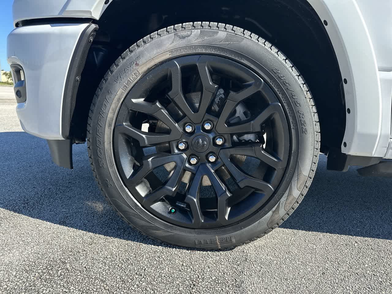 RAM 1500 de 2027, RAM 1500 LIMITED, cabina doble, 4x4, caja de 5'7'