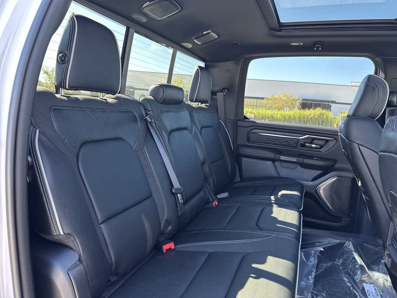 RAM 1500 de 2027, RAM 1500 LIMITED, cabina doble, 4x4, caja de 5'7'
