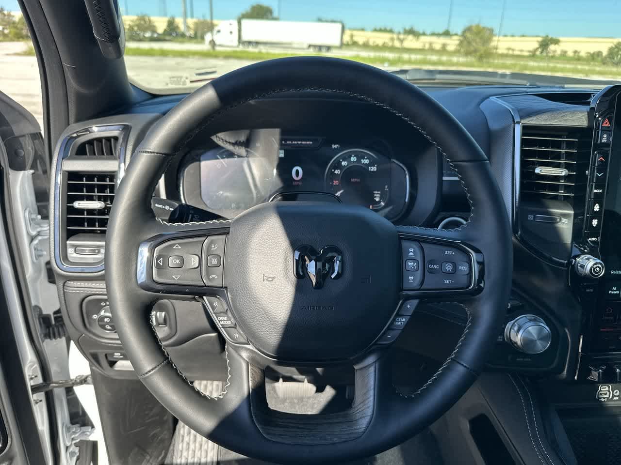 RAM 1500 de 2027, RAM 1500 LIMITED, cabina doble, 4x4, caja de 5'7'