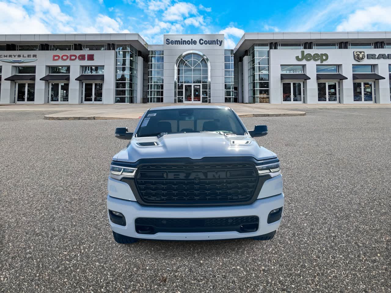 RAM 1500 de 2027, RAM 1500 LIMITED, cabina doble, 4x4, caja de 5'7'