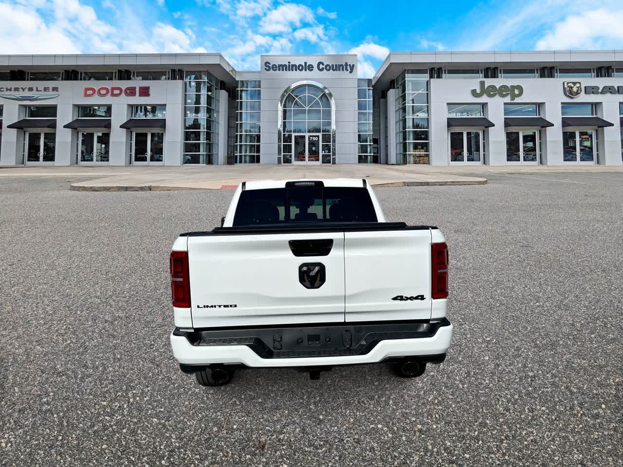 RAM 1500 de 2027, RAM 1500 LIMITED, cabina doble, 4x4, caja de 5'7'