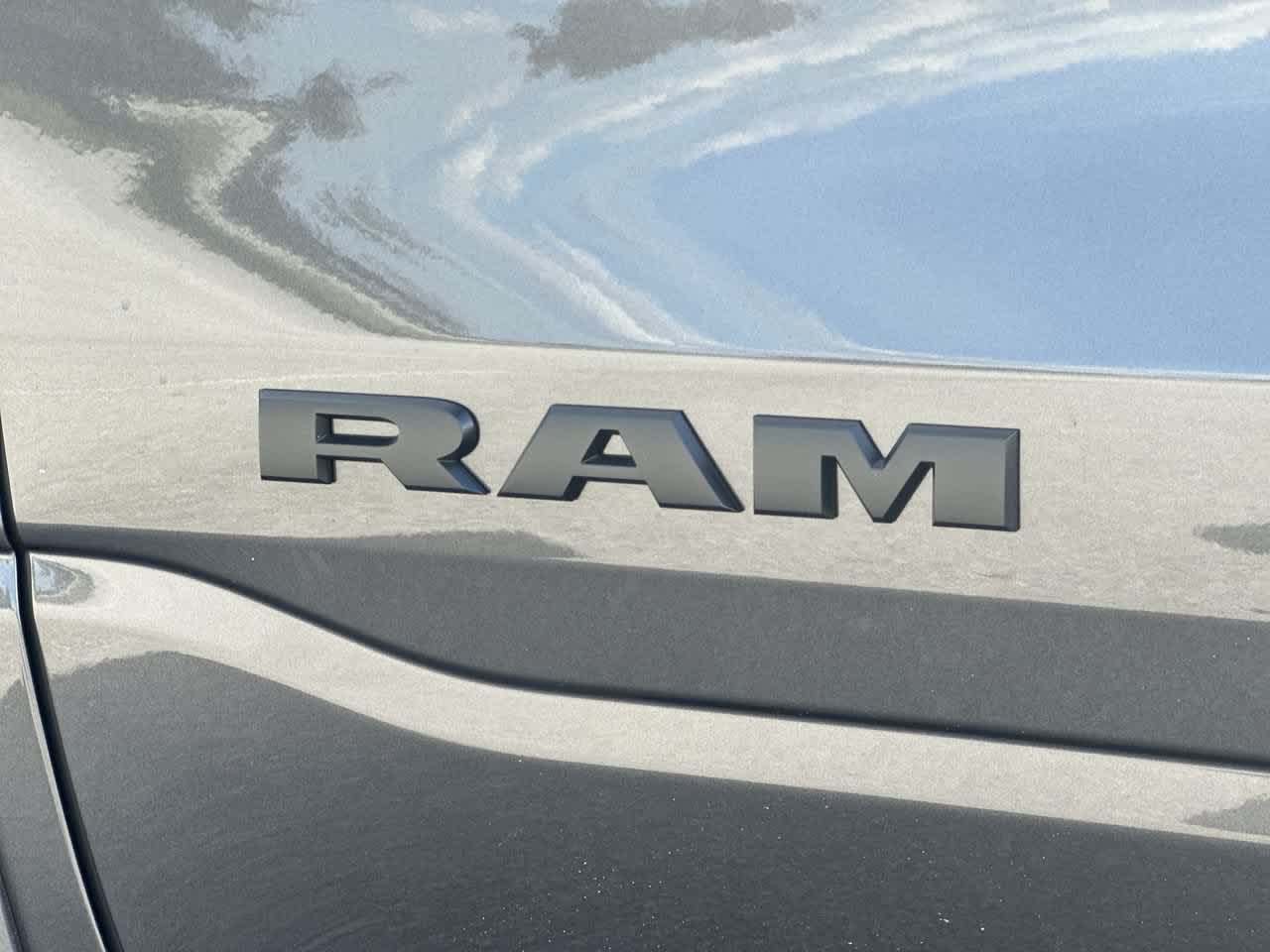 RAM 1500 de 2027, RAM 1500 LIMITED, cabina doble, 4x4, caja de 5'7'