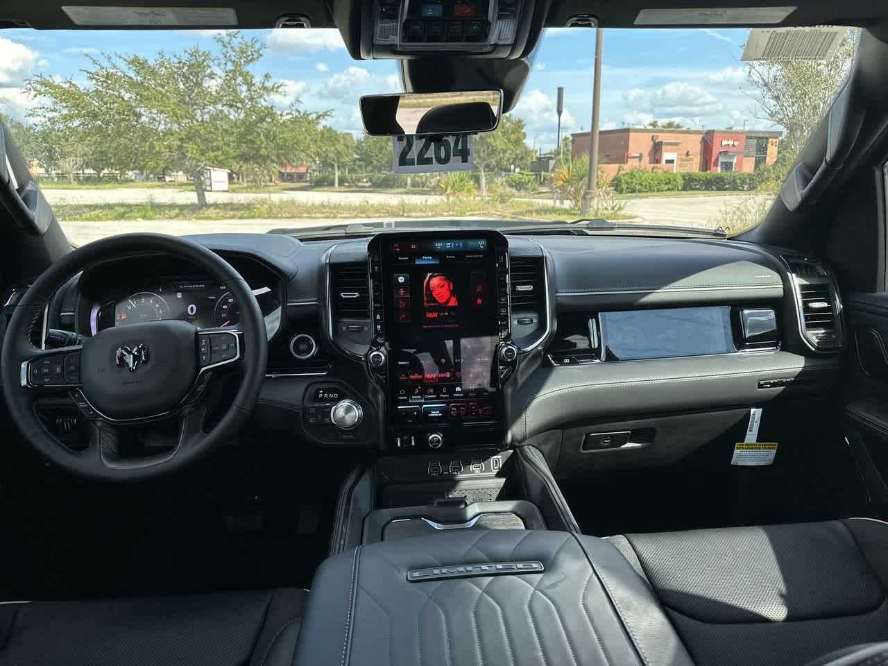 RAM 1500 de 2027, RAM 1500 LIMITED, cabina doble, 4x4, caja de 5'7'