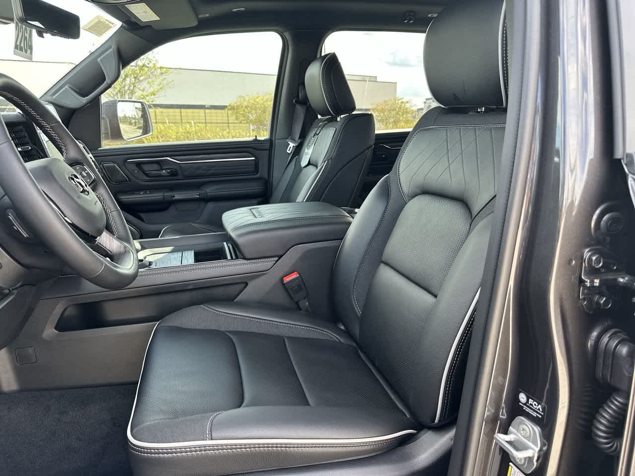 RAM 1500 de 2027, RAM 1500 LIMITED, cabina doble, 4x4, caja de 5'7'