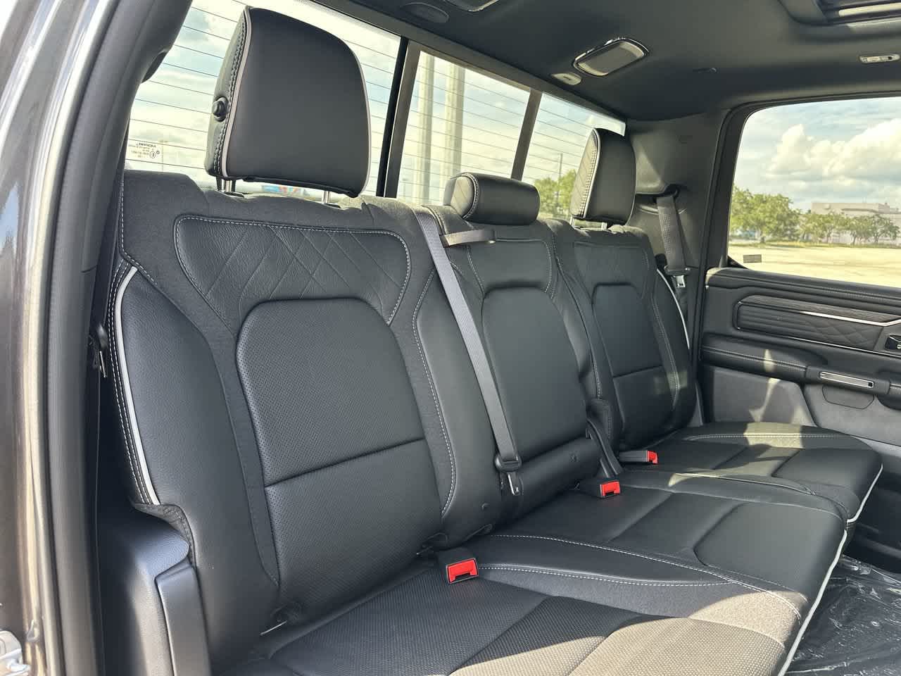 RAM 1500 de 2027, RAM 1500 LIMITED, cabina doble, 4x4, caja de 5'7'