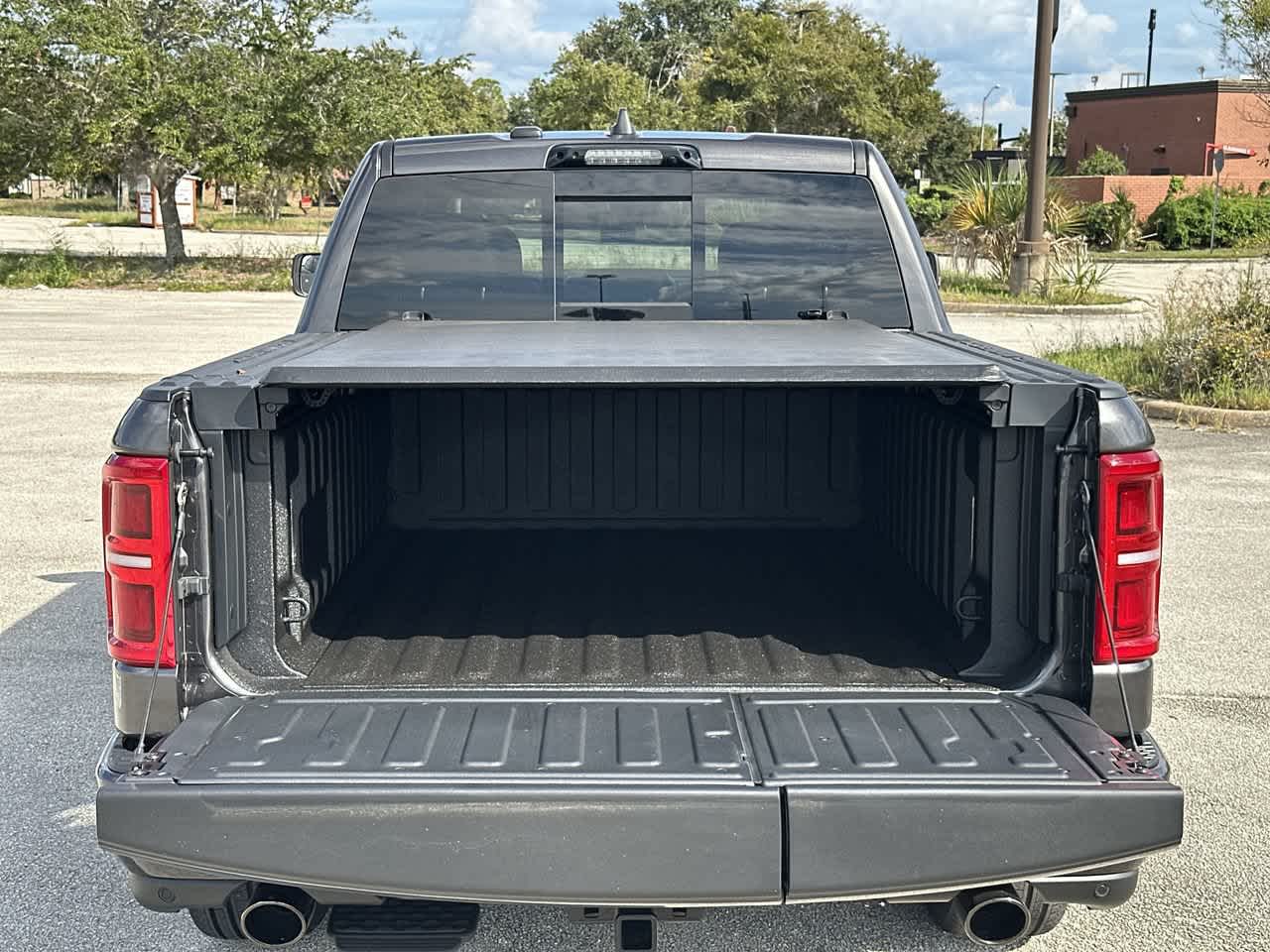RAM 1500 de 2027, RAM 1500 LIMITED, cabina doble, 4x4, caja de 5'7'