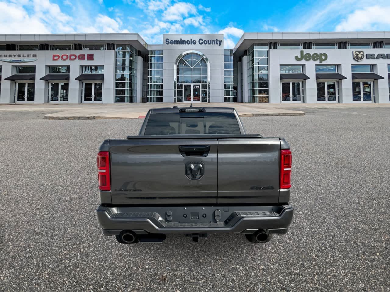 RAM 1500 de 2027, RAM 1500 LIMITED, cabina doble, 4x4, caja de 5'7'