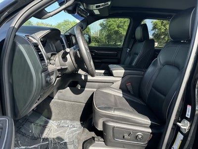 RAM 1500 Limited Crew Cab 4x4 de 2023 con caja de 5'7'