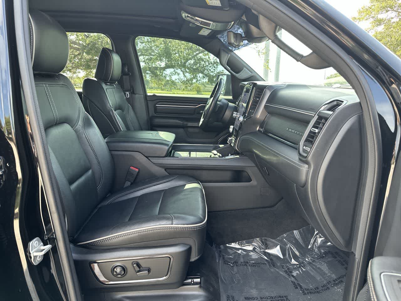 RAM 1500 Limited Crew Cab 4x4 de 2023 con caja de 5'7'