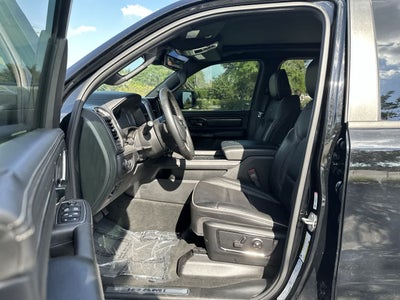 RAM 1500 Limited Crew Cab 4x4 de 2023 con caja de 5'7'