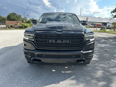 RAM 1500 Limited Crew Cab 4x4 de 2023 con caja de 5'7'