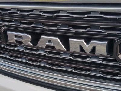 RAM 1500 Limited Crew Cab 4x4 de 2024 con caja de 1,70 m