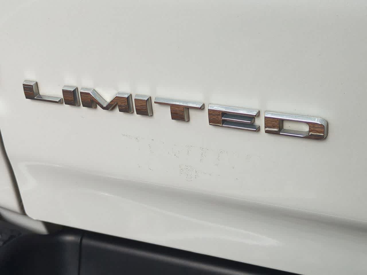 RAM 1500 Limited Crew Cab 4x4 de 2024 con caja de 1,70 m