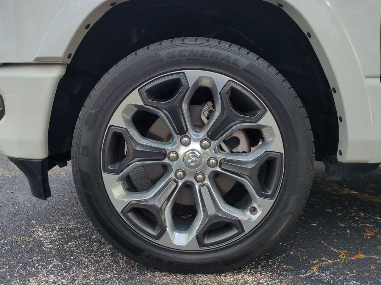 RAM 1500 Limited Crew Cab 4x4 de 2024 con caja de 1,70 m