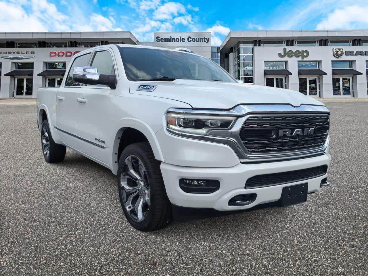 RAM 1500 Limited Crew Cab 4x4 de 2024 con caja de 1,70 m