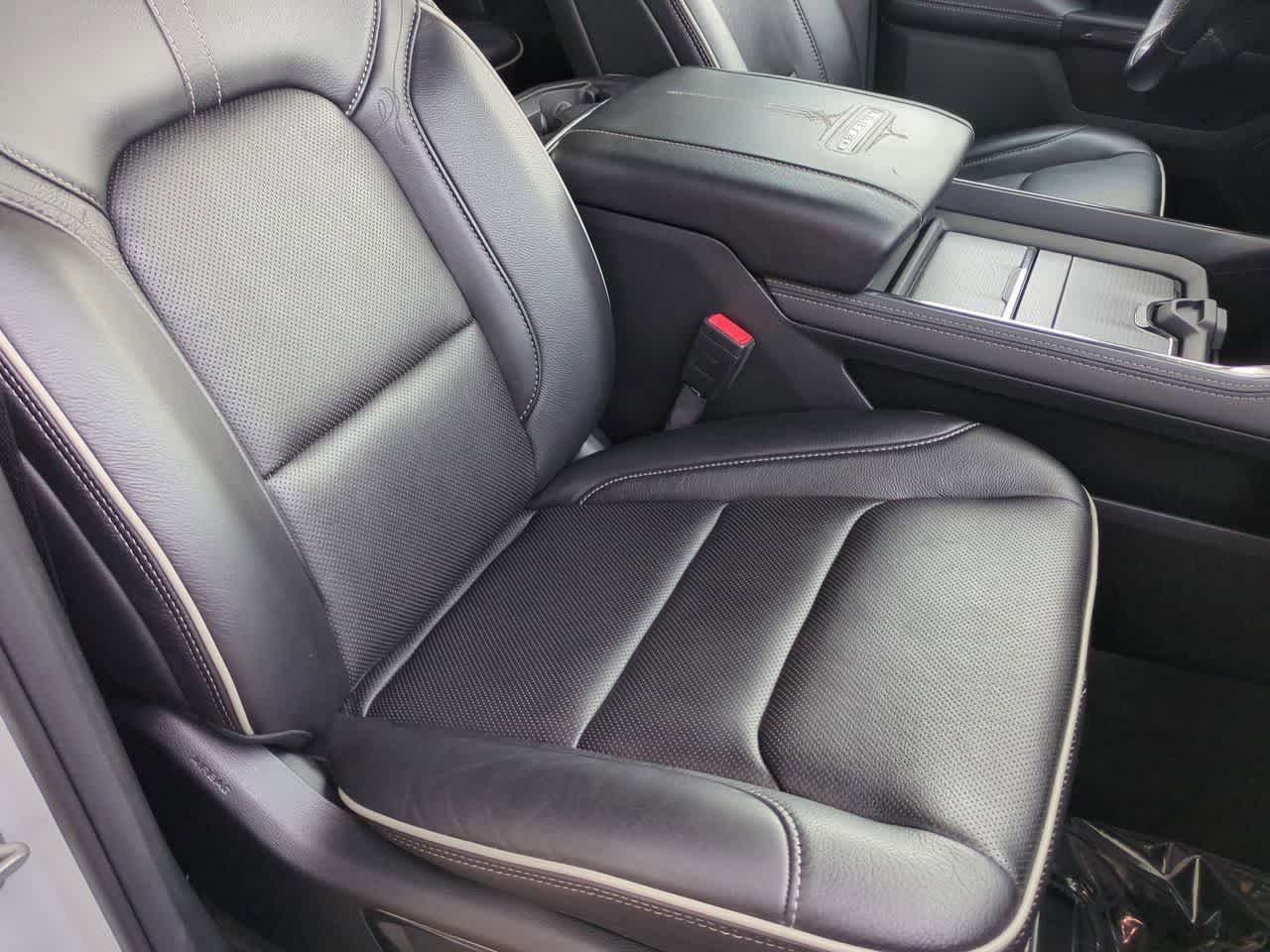 RAM 1500 Limited Crew Cab 4x4 de 2024 con caja de 1,70 m