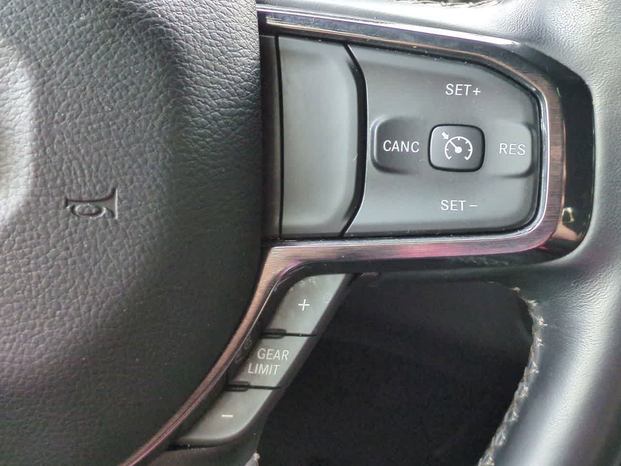 RAM 1500 Limited Crew Cab 4x4 de 2024 con caja de 1,70 m