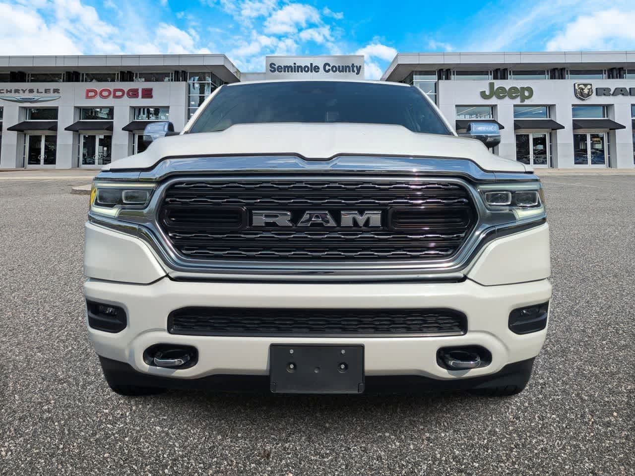 RAM 1500 Limited Crew Cab 4x4 de 2024 con caja de 1,70 m