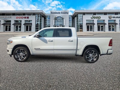 RAM 1500 Limited Crew Cab 4x4 de 2024 con caja de 1,70 m
