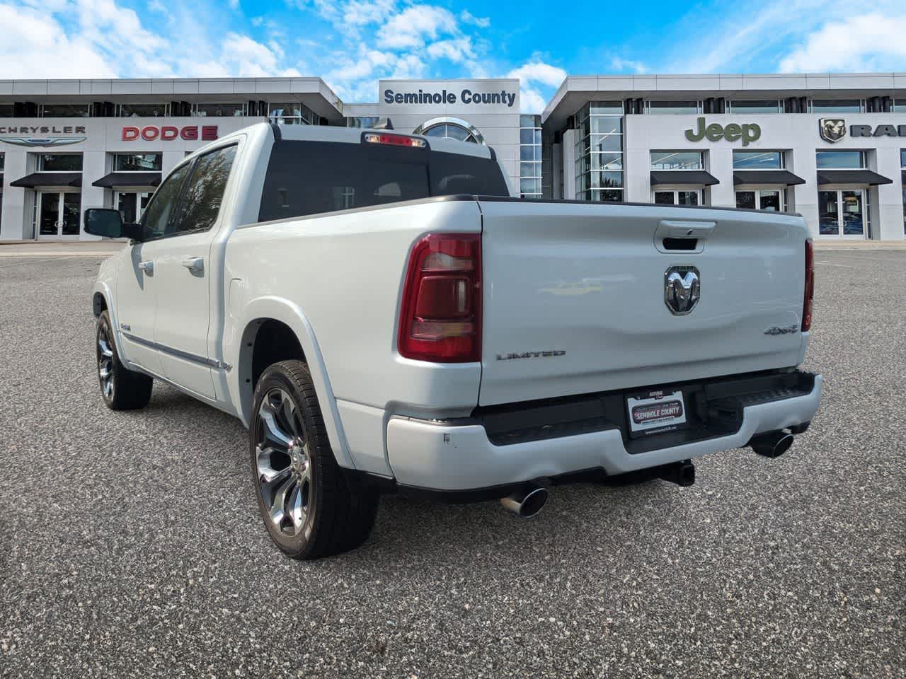 RAM 1500 Limited Crew Cab 4x4 de 2024 con caja de 1,70 m