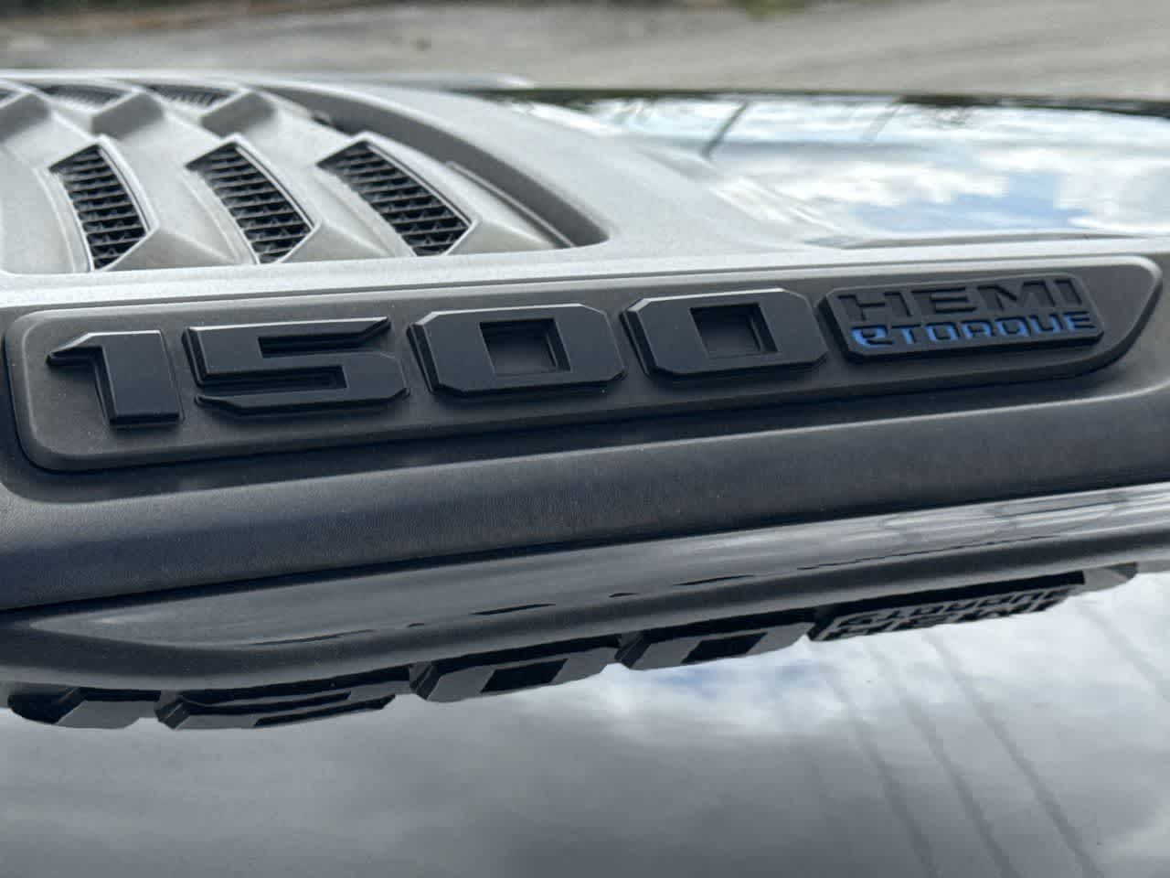 RAM 1500 Limited Crew Cab 4x4 de 2023 con caja de 5'7'