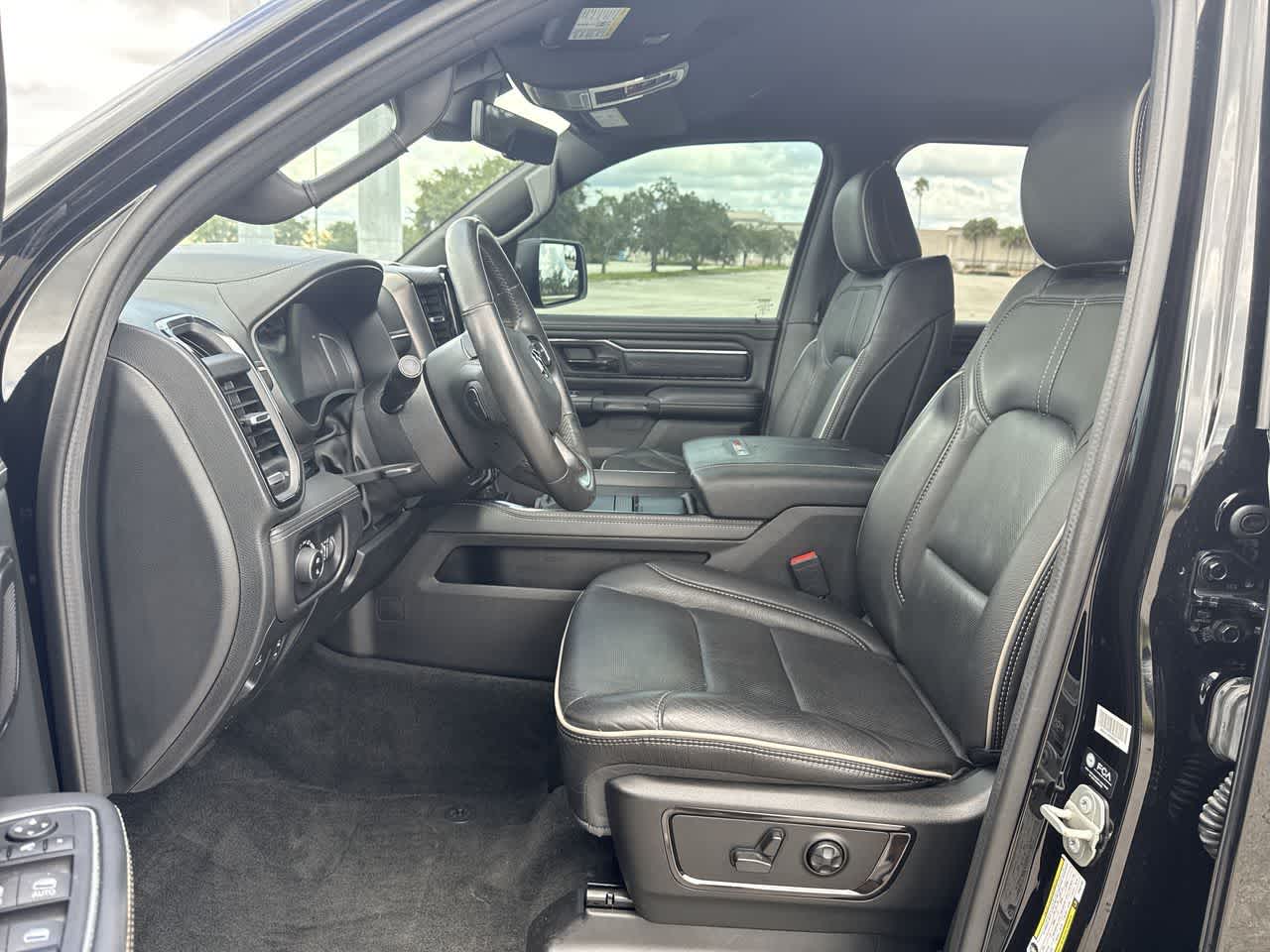 RAM 1500 Limited Crew Cab 4x4 de 2023 con caja de 5'7'