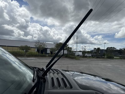 RAM 1500 Limited Crew Cab 4x4 de 2023 con caja de 5'7'