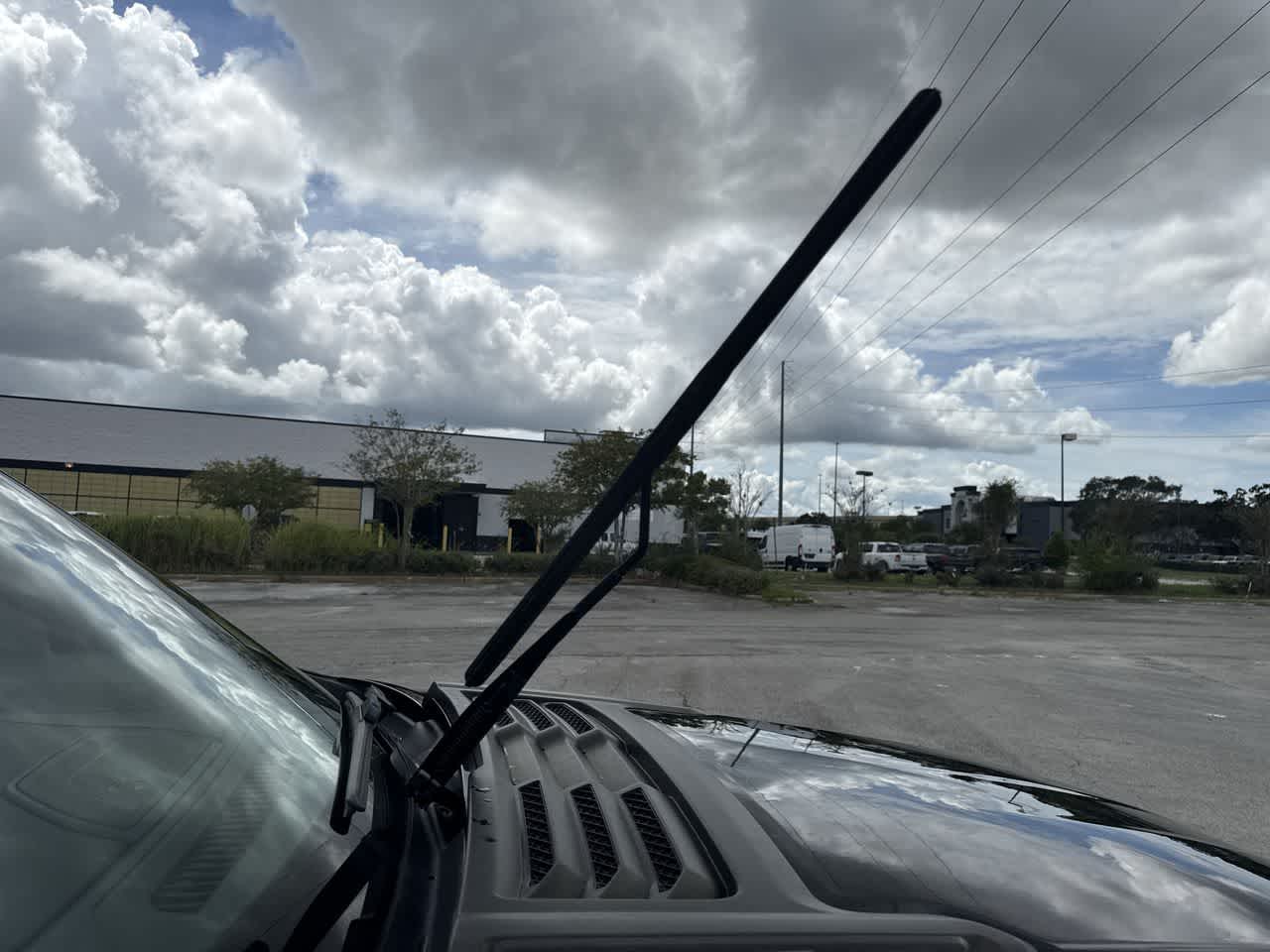 RAM 1500 Limited Crew Cab 4x4 de 2023 con caja de 5'7'