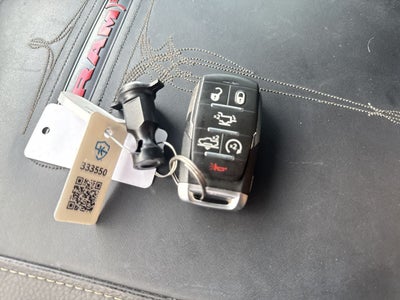 RAM 1500 Limited Crew Cab 4x4 de 2023 con caja de 5'7'