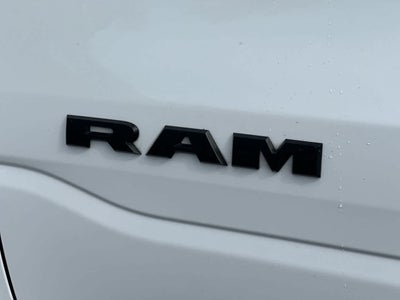 RAM 1500 Limited Crew Cab 4x4 de 2023 con caja de 5'7'