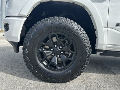 RAM 1500 Limited Crew Cab 4x4 de 2023 con caja de 5'7'