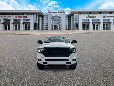 RAM 1500 Limited Crew Cab 4x4 de 2023 con caja de 5'7'