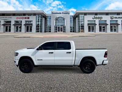 RAM 1500 Limited Crew Cab 4x4 de 2023 con caja de 5'7'
