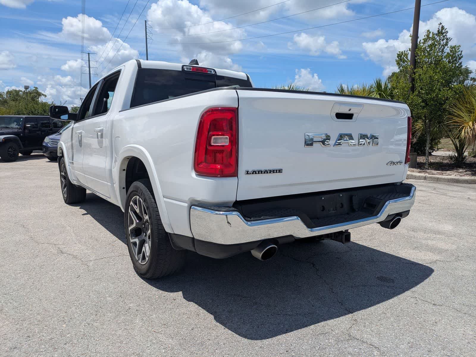 2025 RAM 1500 Laramie Cabina Doble 4x4 Caja de 5'7''