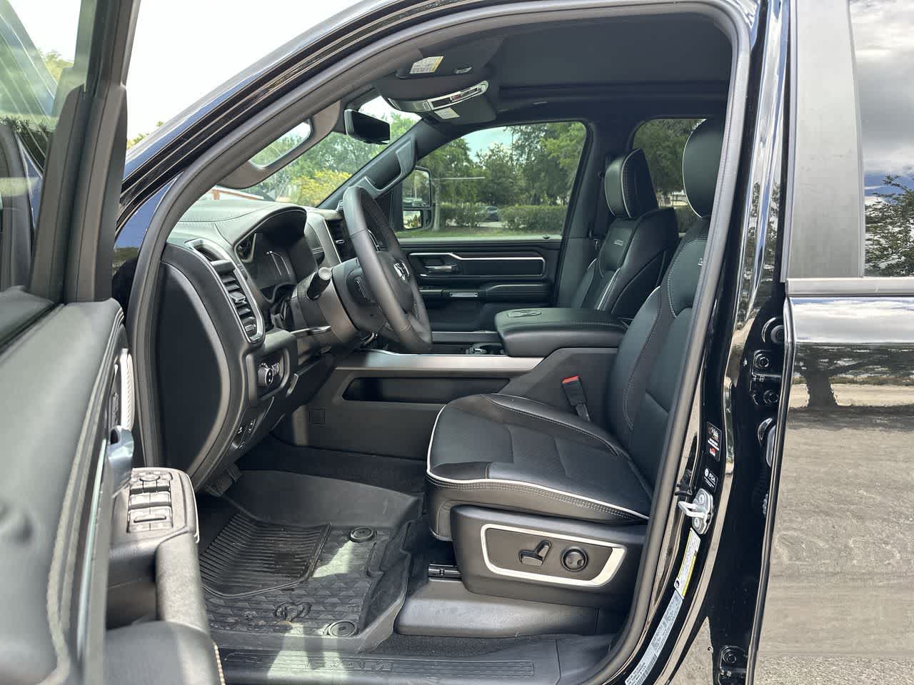2025 RAM 1500 Laramie Cabina Doble 4x4 Caja de 5'7''