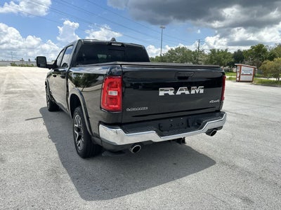 2025 RAM 1500 Laramie Cabina Doble 4x4 Caja de 5'7''