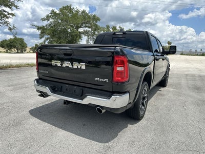 2025 RAM 1500 Laramie Cabina Doble 4x4 Caja de 5'7''