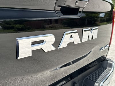 2025 RAM 1500 Laramie Cabina Doble 4x4 Caja de 5'7''
