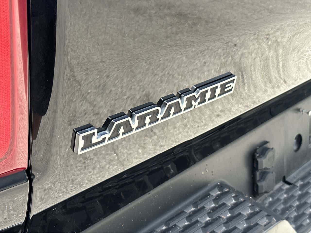 2025 RAM 1500 Laramie Cabina Doble 4x4 Caja de 5'7''