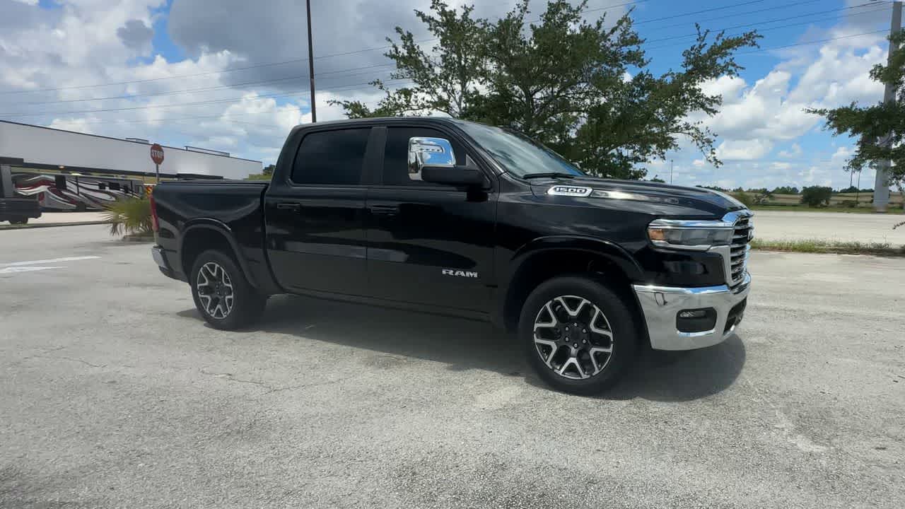 2025 RAM 1500 Laramie Cabina Doble 4x4 Caja de 5'7''