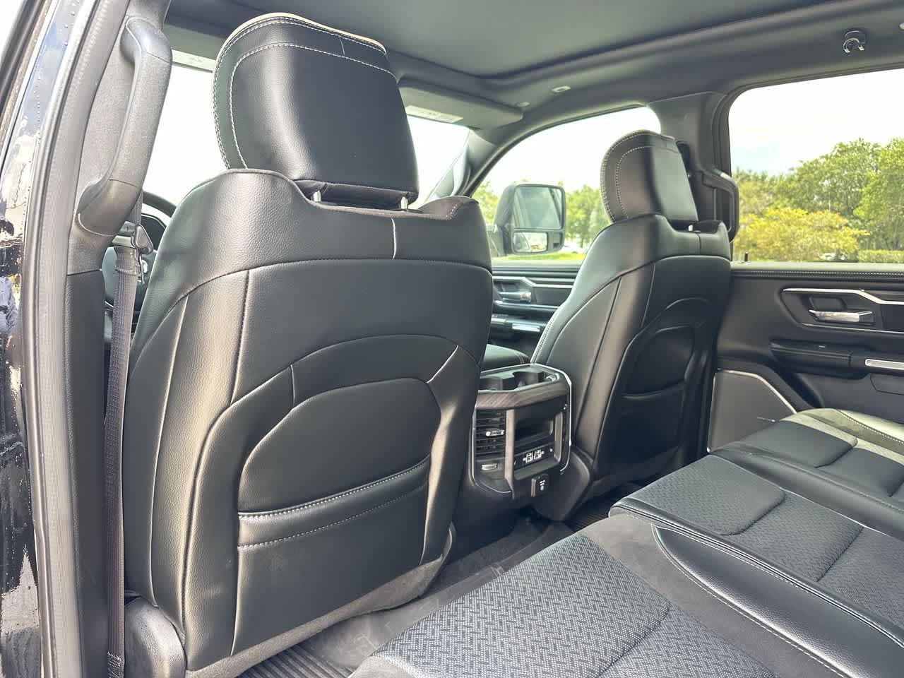 2025 RAM 1500 Laramie Cabina Doble 4x4 Caja de 5'7''
