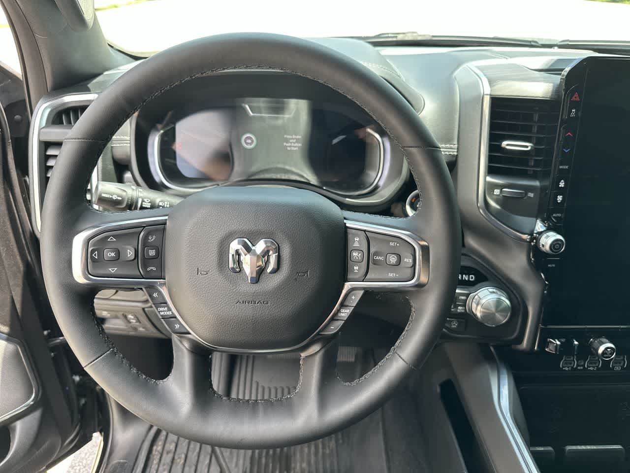 2025 RAM 1500 Laramie Cabina Doble 4x4 Caja de 5'7''