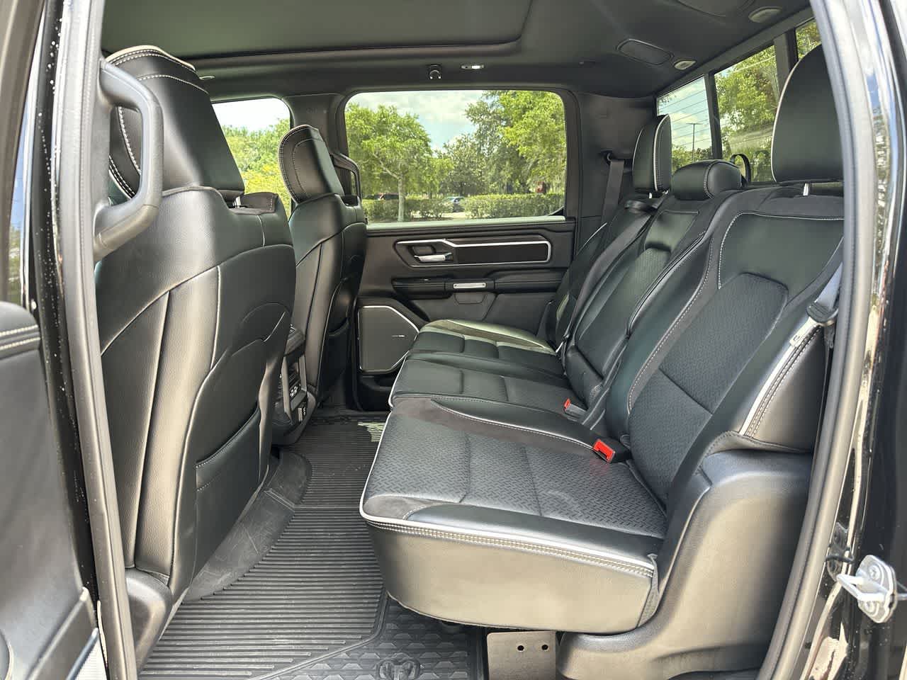 2025 RAM 1500 Laramie Cabina Doble 4x4 Caja de 5'7''