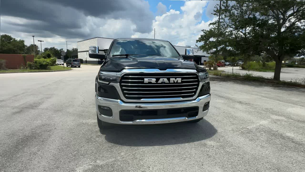 2025 RAM 1500 Laramie Cabina Doble 4x4 Caja de 5'7''