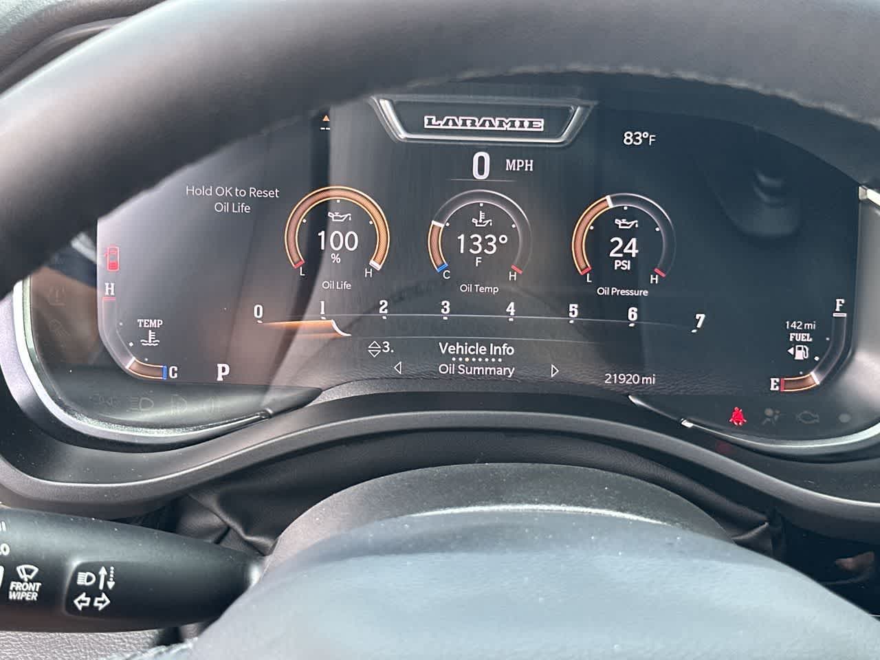2025 RAM 1500 Laramie Cabina Doble 4x4 Caja de 5'7''