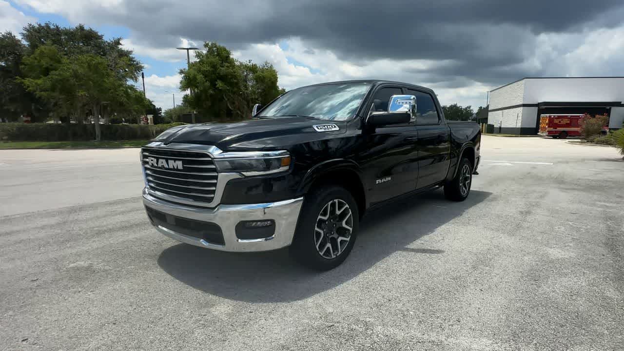 2025 RAM 1500 Laramie Cabina Doble 4x4 Caja de 5'7''